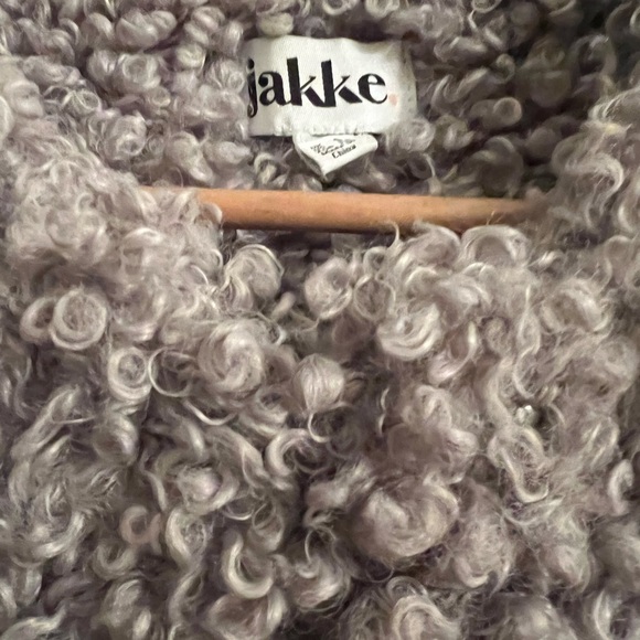 Perfect condition other than missing one snap - Picture 3 of 3